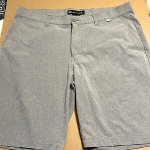 Travis Mathew Mens Gray Performance Golf Stretch‎ Flat Front Chino shorts